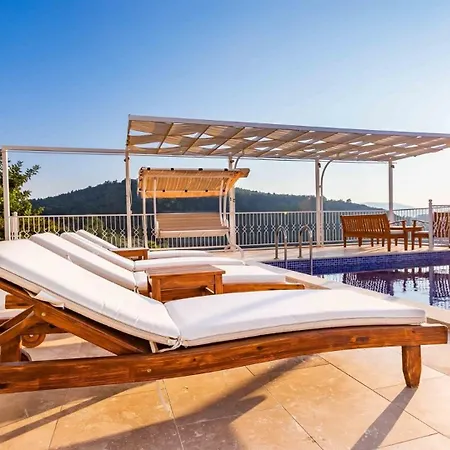 Luxury 3 Bedroom In Uzumlu Village ヴィラ