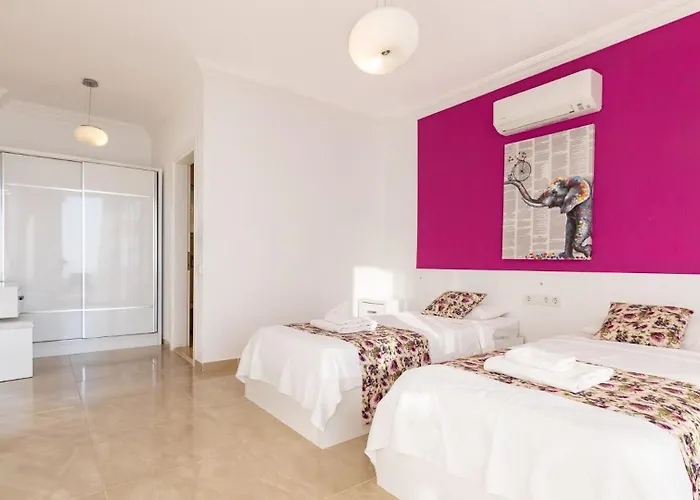 Luxury 3 Bedroom In Uzumlu Village