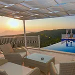 Luxury 3 Bedroom In Uzumlu Village