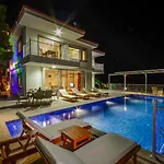 Luxury 3 Bedroom In Uzumlu Village 칼칸