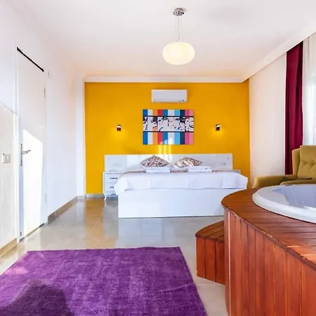 Luxury 3 Bedroom In Uzumlu Village וילה