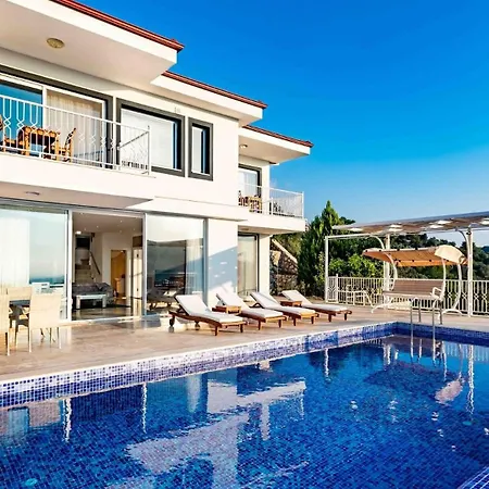 Luxury 3 Bedroom In Uzumlu Village וילה *