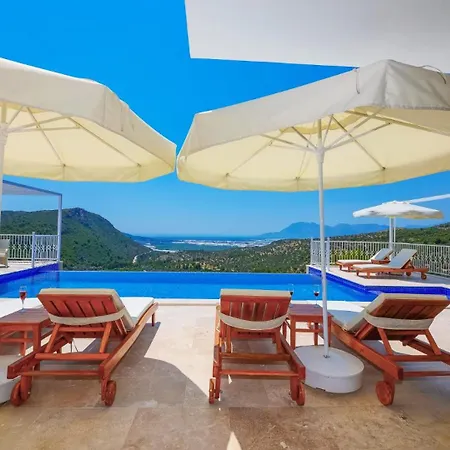 Luxury 3 Bedroom In Uzumlu Village וילה *