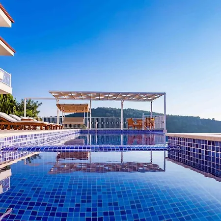 Luxury 3 Bedroom In Uzumlu Village *