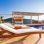 Luxury 3 Bedroom In Uzumlu Village Vilă